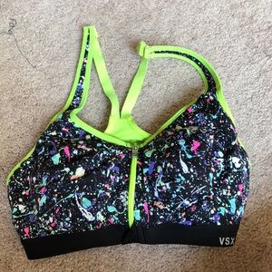 Zip-up sports bra